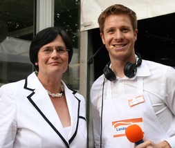 2011: Das LandesWelle XXL-Parallelgrillen, Bastian Bender mit Ministerpräsidentin Christine Lieberknecht