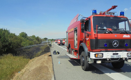 Brennender PKW führt zu umfangreichem Böschungsbrand