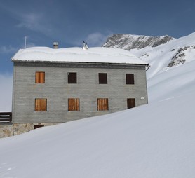 neue-thueringer-huette-im-winter