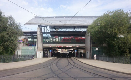 Straßenbahnen und Züge rollen nach Großeinsatz wieder