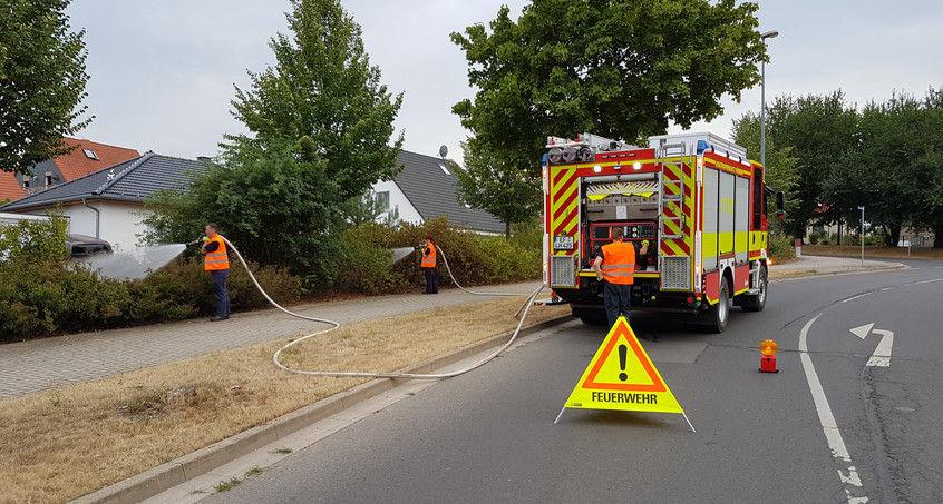 Feuerwehr gießt über 3.500 städtische Bäume