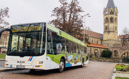 Neu beklebte Busse präsentieren Welterberegion Wartburg Hainich