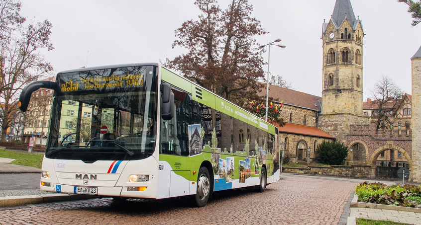 Neu beklebte Busse präsentieren Welterberegion Wartburg Hainich