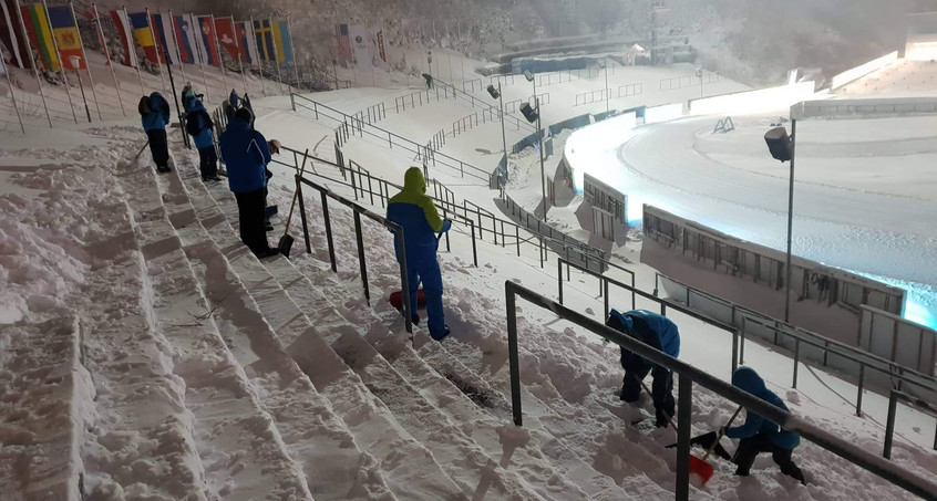 Vereintes Schneeschippen in Oberhof