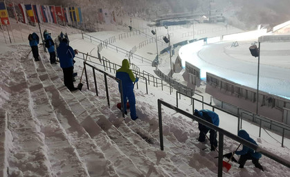 Vereintes Schneeschippen in Oberhof