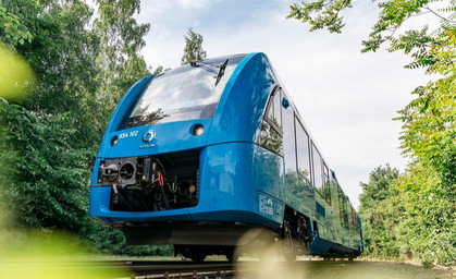 Weltweit erster Wasserstoff-Brennstoffzellenzug unterwegs