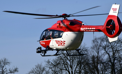 Rettungshubschrauber bleibt auf Skate-Park hängen