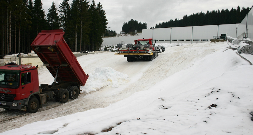 Schneedepot randvoll mit Schnee