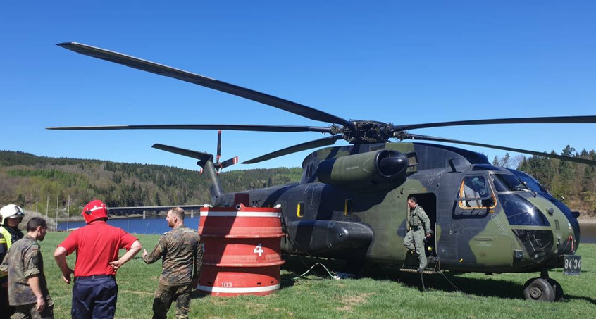 Löschhubschrauber bei Saaldorf im Einsatz