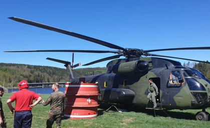 Löschhubschrauber bei Saaldorf im Einsatz