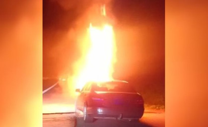 Auto geht in Flammen auf