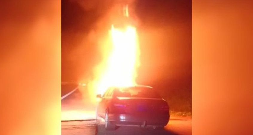 Auto geht in Flammen auf