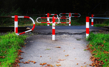 Fahrradfahrer von Zug erfasst