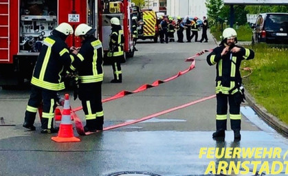 Explosion und  Feuer in Firma für Solartechnik