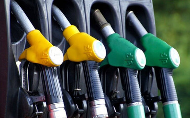 Nickerchen an der Tankstelle