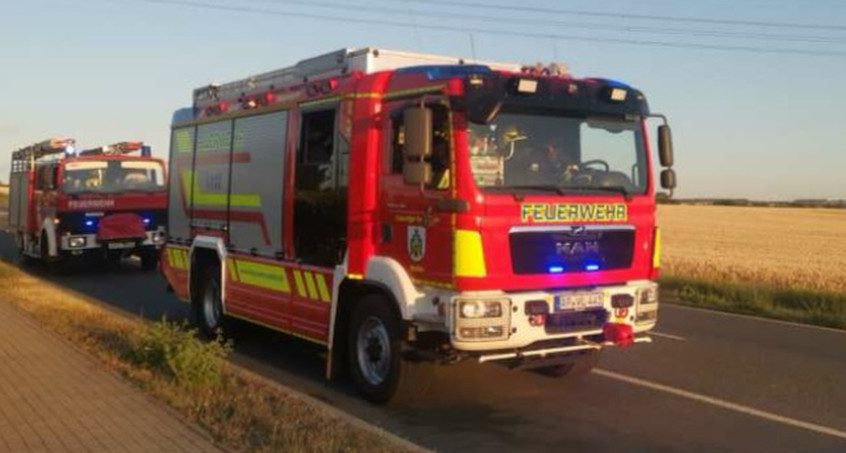 Motorrad geht nach Unfall in Flammen auf