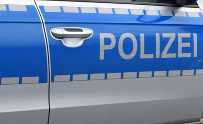 75-Jähriger prallt mit Auto gegen Hauswand und stirbt