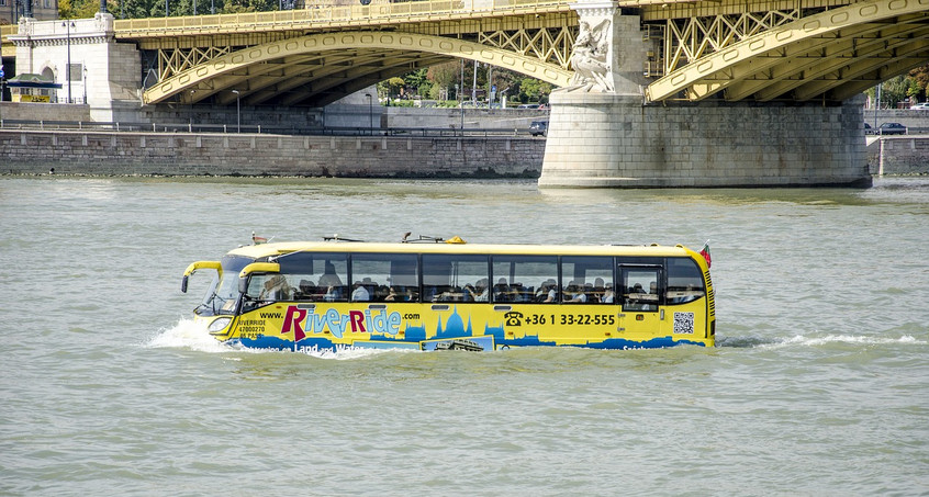 Schwimmbus am Thüringer Meer