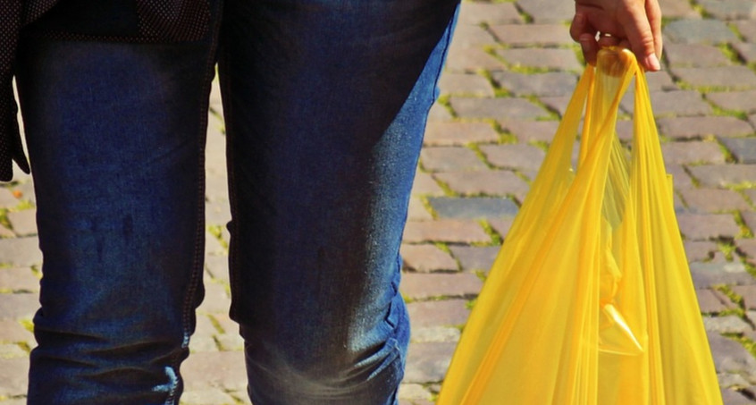 Bundesregierung will Plastiktüten verbieten