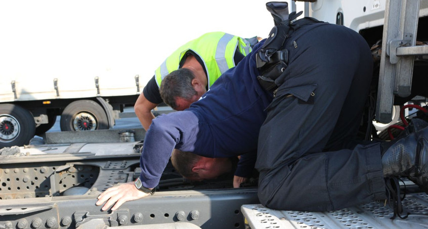 Polizei kontrolliert Brummis