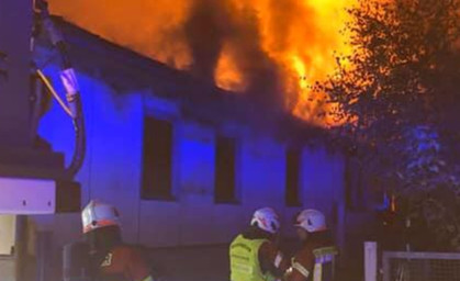 Lagerhalle in Flammen