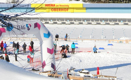 Schneekanonen in der Oberhofer Ski-Arena laufen 