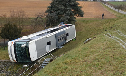 Nach Schulbusunfall: Ursachensuche geht weiter