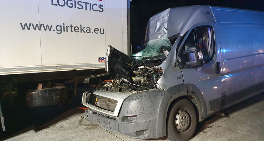 Transporterfahrer auf A4 eingeschlafen 