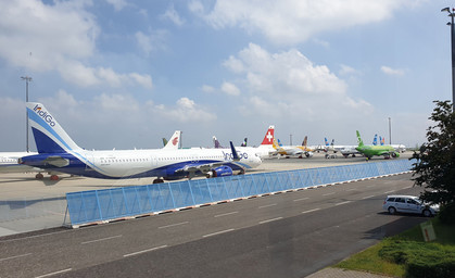 Die Flieger warten auf den Start