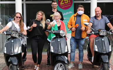 Das sind unsere glücklichen Vespa-Gewinner!