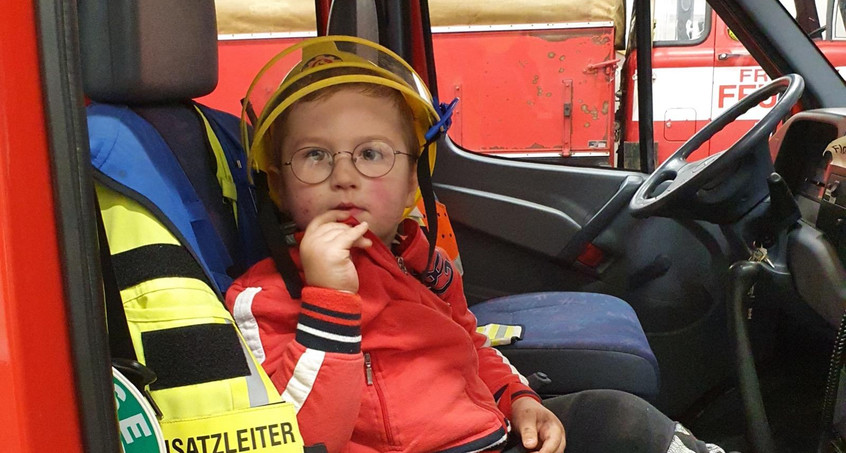 Spendensammlung für kleinen Feuerwehrmann