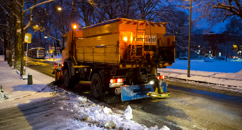 Viele Unfälle auf glatten Straßen und Gehwegen