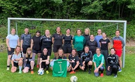 Fußballerinnen des SV Förtha - Unkeroda absolvierten ein Training mit Europameisterin Eve Böttcher. 