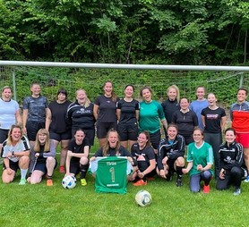 Fußballerinnen des SV Förtha - Unkeroda absolvierten ein Training mit Europameisterin Eve Böttcher. 