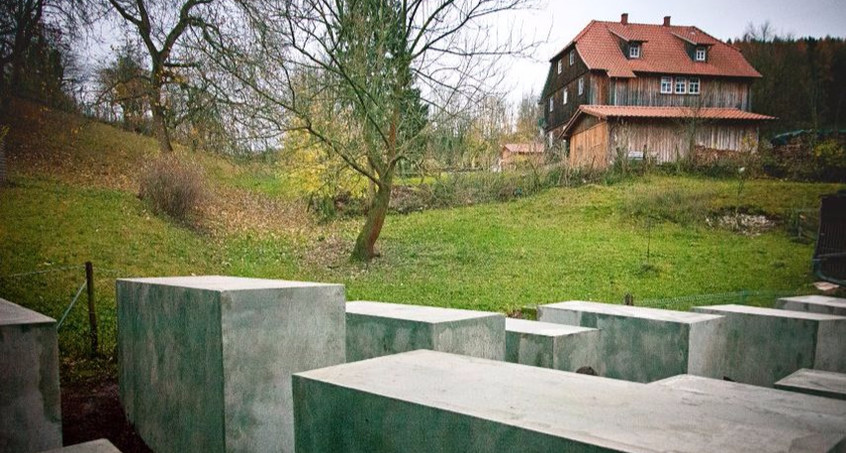 Reaktion auf Betonstelen in Bornhagen