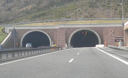 Zwei Autobahn-Tunnel wegen Wartungsarbeiten in der Nacht gesperrt 