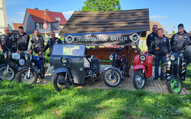 Mit dem Moped unterwegs für den guten Zweck