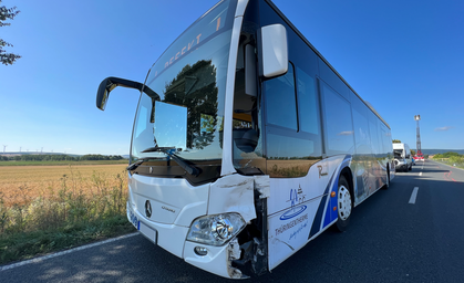 Schwerer Unfall mit Schulbus im Kyffhäuserkreis - Neun Verletzte 