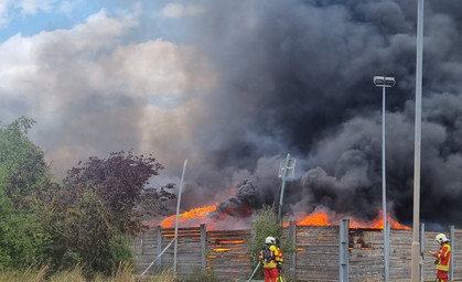 Altholzlager brennt in Schwerborn - 100.000 Euro Schaden 