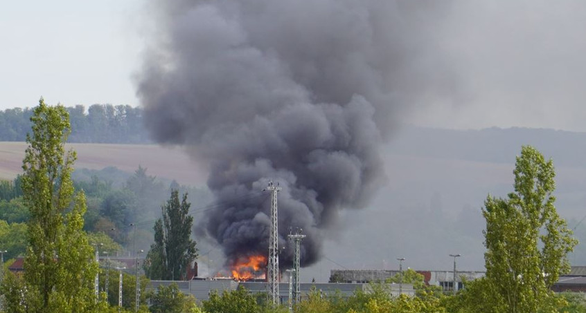 Rauchsäule weithin sichtbar: Haus steht in Nordhausen in Flammen 