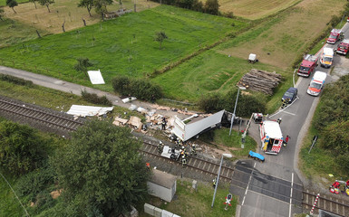 Zusammenstoß mit Lkw: Mehrere Verletzte bei Zugunfall in Thüringen 
