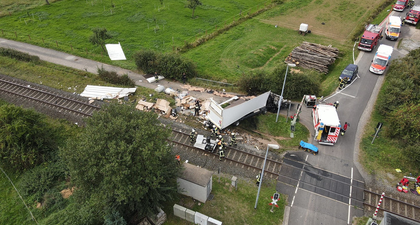 Zusammenstoß mit Lkw: Mehrere Verletzte bei Zugunfall in Thüringen