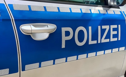 Sieben Container in Flammen: Polizei sucht mutmaßlichen Brandstifter