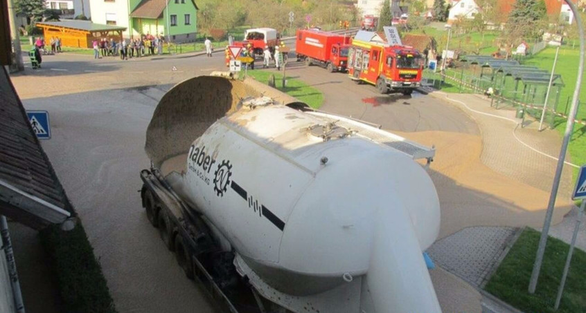LKW mit Essensresten explodiert