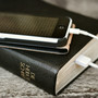 familiengottesdienste-online-gestalten-bible-2690301_1920_c_01