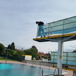 Großputz im Freibad: Blitzblanke Planen 