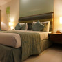 was-im-hotel-einfach-mitgenommen-wird-hotel-zimmer-schlafzimmer_c_01