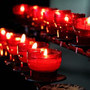 sie-hoeren-zu--telefonseelsorge-kirche-glauben-kerze-katholisch-evangelisch-2_c_01