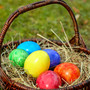 warum-versteckt-man-an-ostern-eier--ostern-eier-korb_c_01
