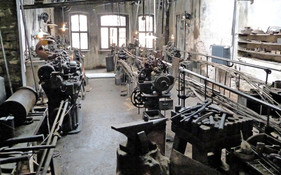 Führung in der Schraubenfabrik